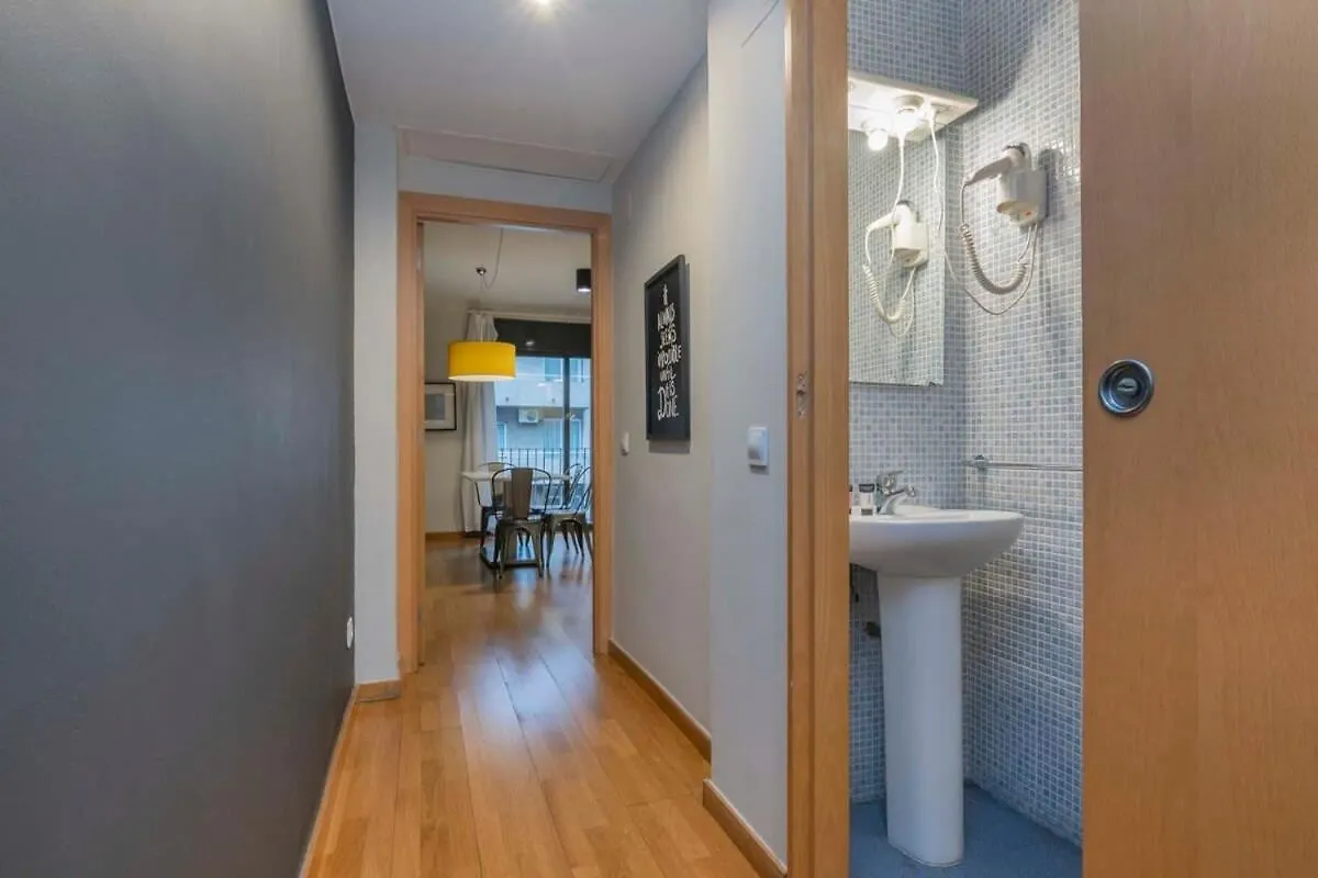 2 Bedroom Duplex Apartment With Balcony 4-3 Βαρκελώνη Ισπανία