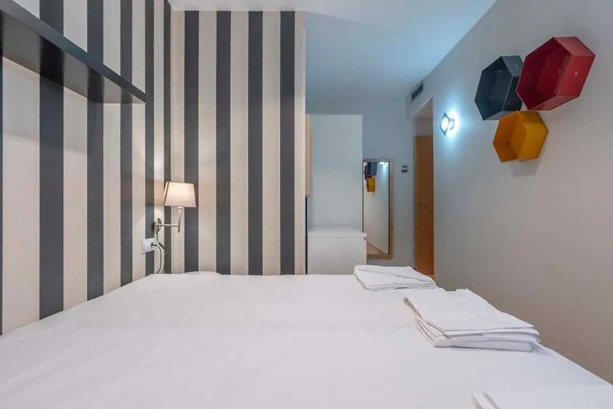 2 Bedroom Duplex Apartment With Balcony 4-3 Βαρκελώνη Ισπανία