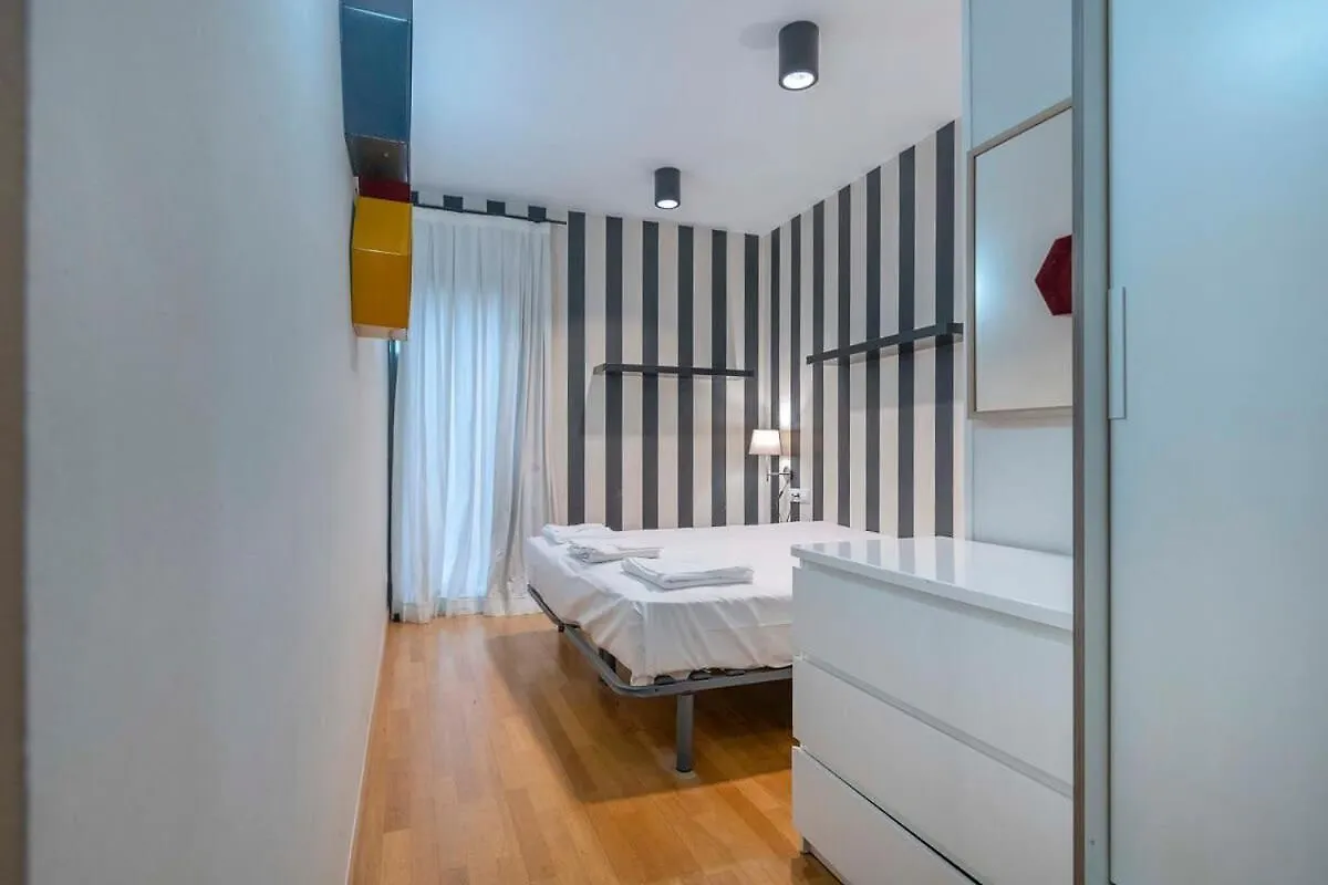 2 Bedroom Duplex Apartment With Balcony 4-3 Βαρκελώνη