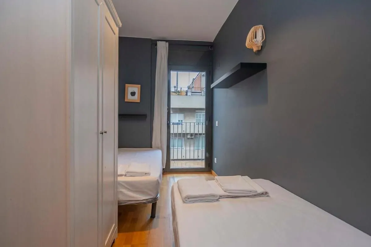 2 Bedroom Duplex Apartment With Balcony 4-3 Βαρκελώνη 0*,  Ισπανία
