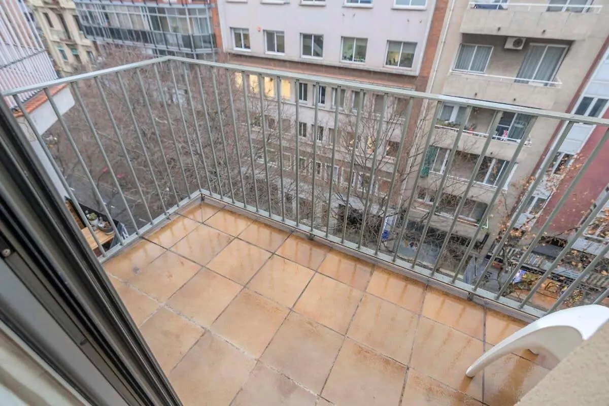 2 Bedroom Duplex Apartment With Balcony 4-3 Βαρκελώνη