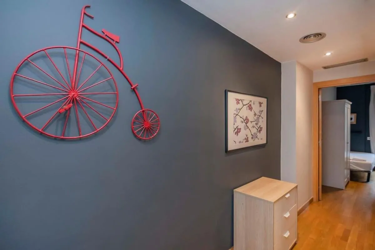 2 Bedroom Duplex Apartment With Balcony 4-3 Βαρκελώνη