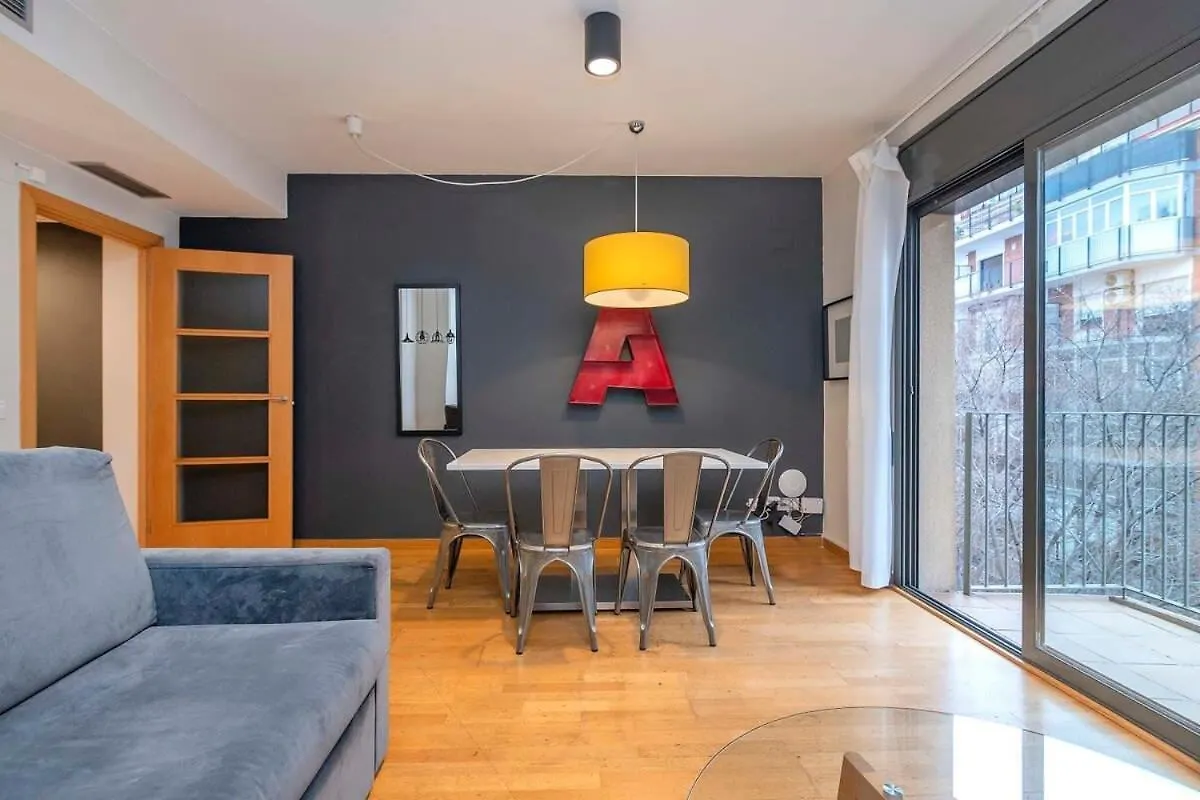 2 Bedroom Duplex Apartment With Balcony 4-3 Βαρκελώνη