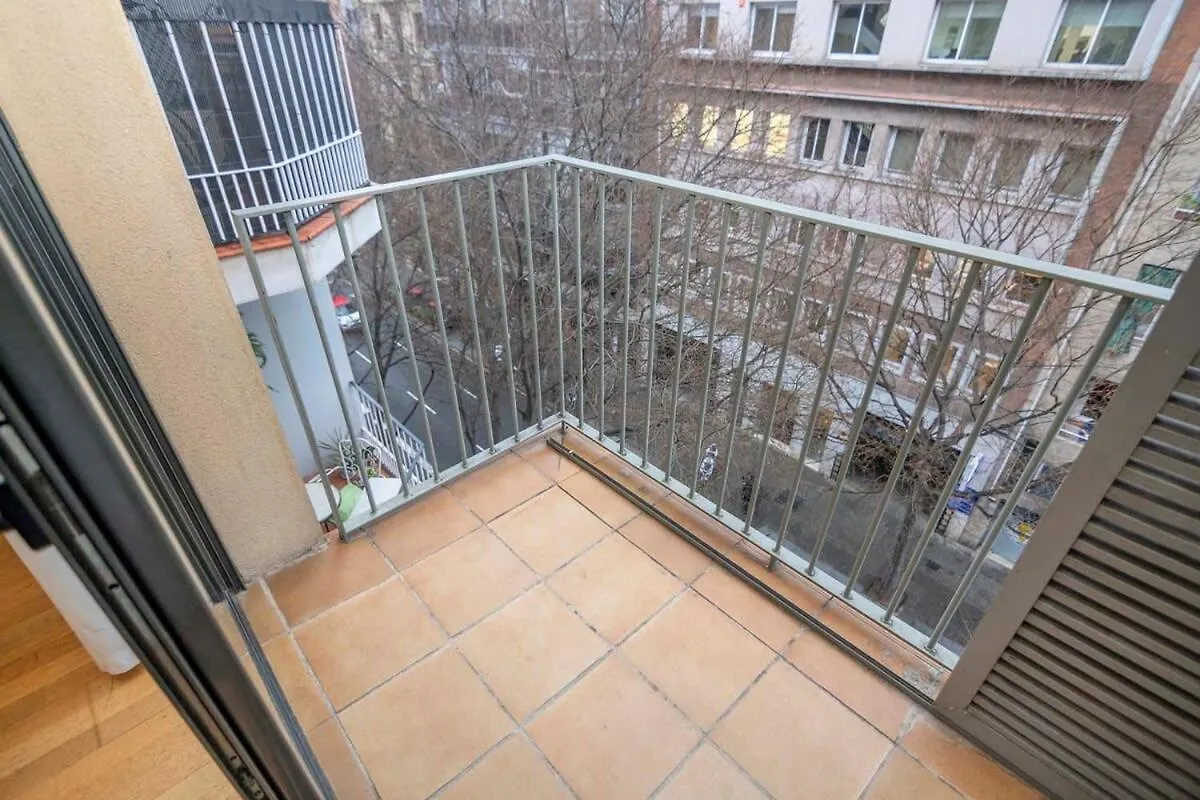 2 Bedroom Duplex Apartment With Balcony 4-3 Βαρκελώνη